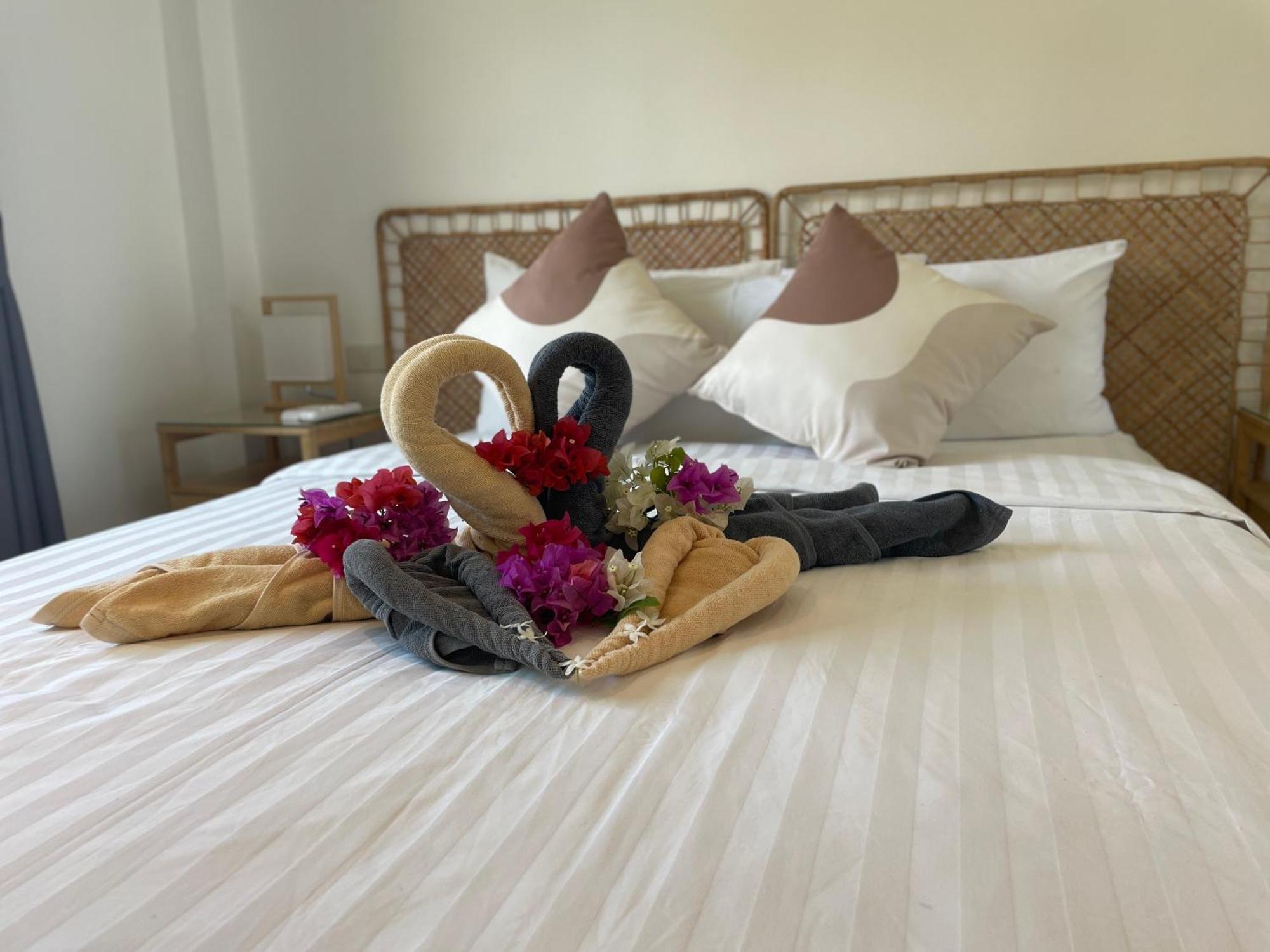 Baan Saint-Tropez Seaview Villas Kata Beach Eksteriør billede