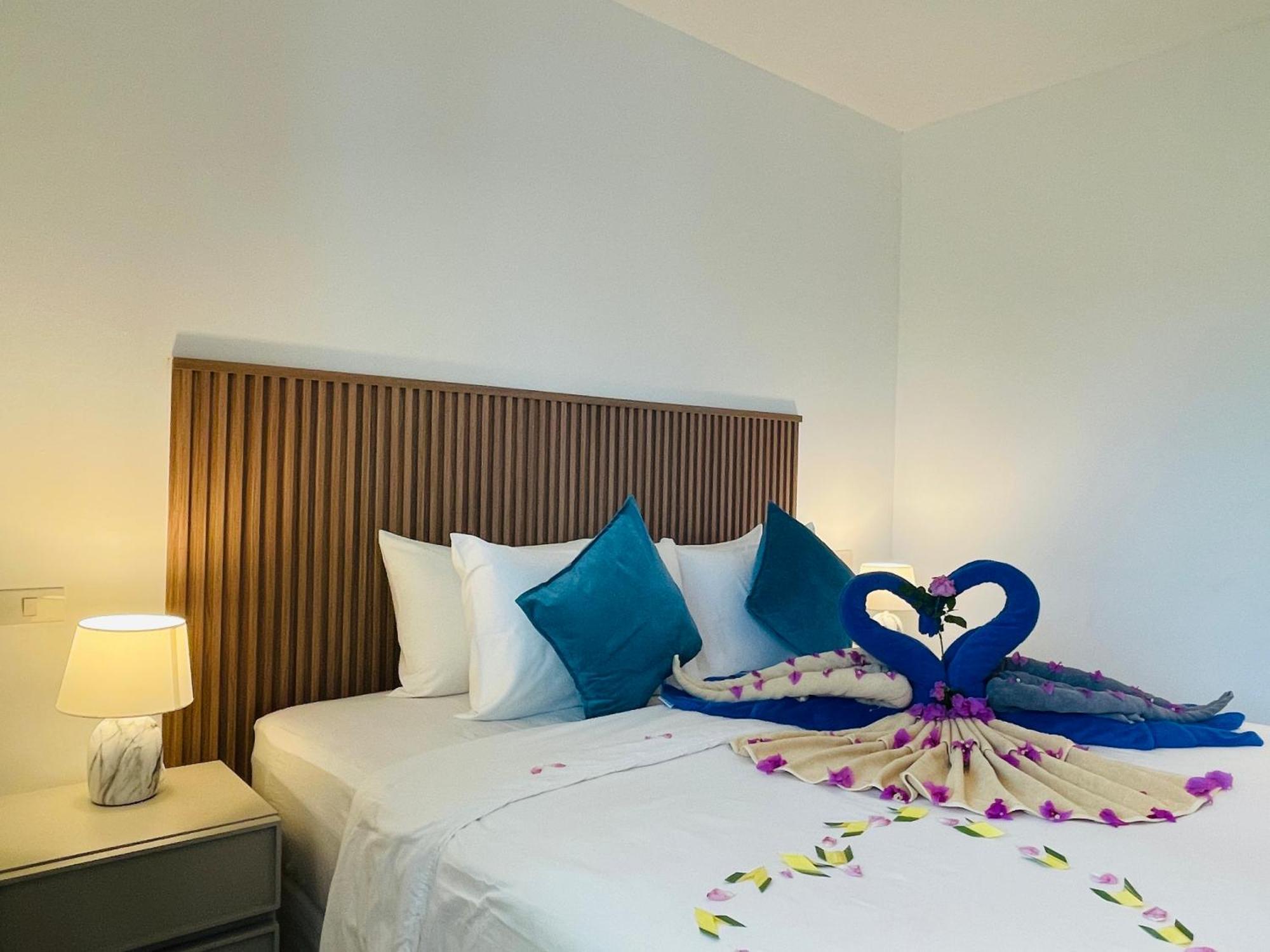 Baan Saint-Tropez Seaview Villas Kata Beach Eksteriør billede