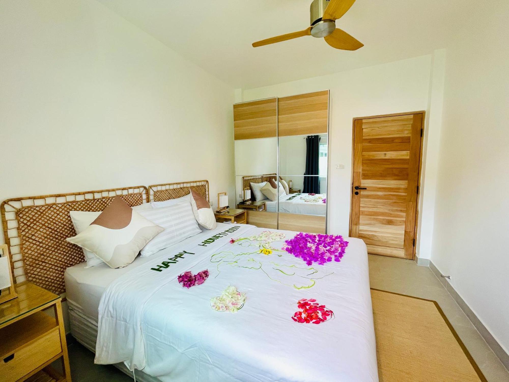Baan Saint-Tropez Seaview Villas Kata Beach Eksteriør billede